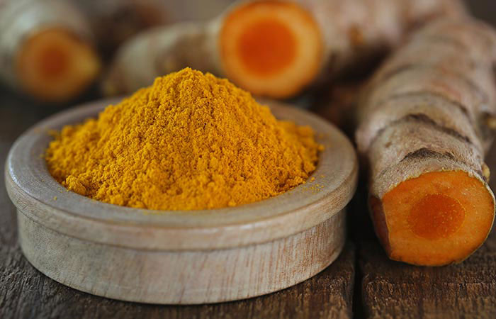 Sử dụng tinh bột nghệ để tẩy lông nách